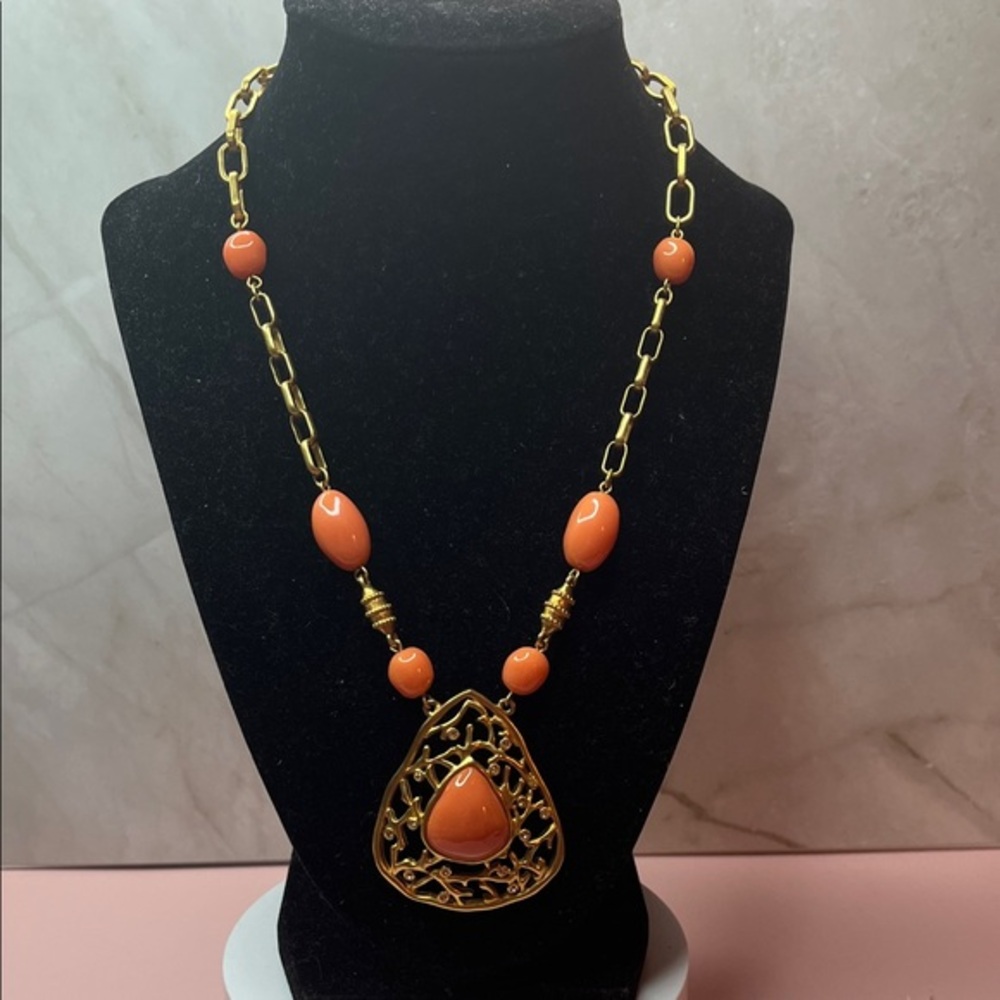 Vintage T Tahari Gold tone necklace